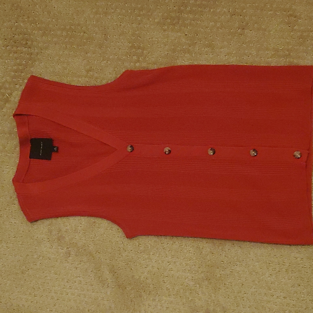 Sleeveless knit top